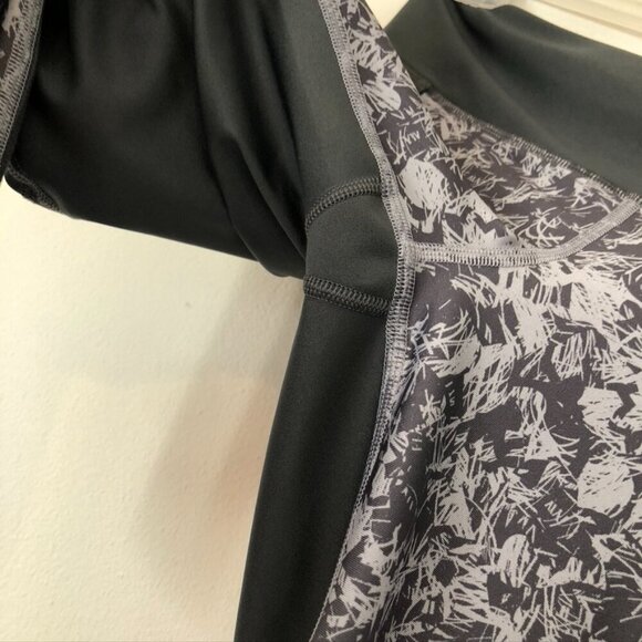 UNDER ARMOUR Mileage Printed Capri Gray Geometric Active Workout Leggings Small - Picture 6 of 12